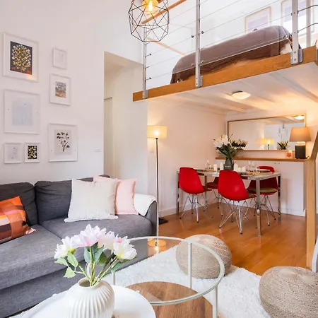 Floor Parisian Gem Views & Balcony Parigi