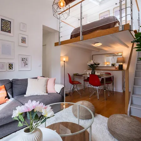 Floor Parisian Gem Views & Balcony 아파트 파리