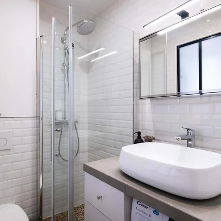 Floor Parisian Gem Views & Balcony 아파트 파리